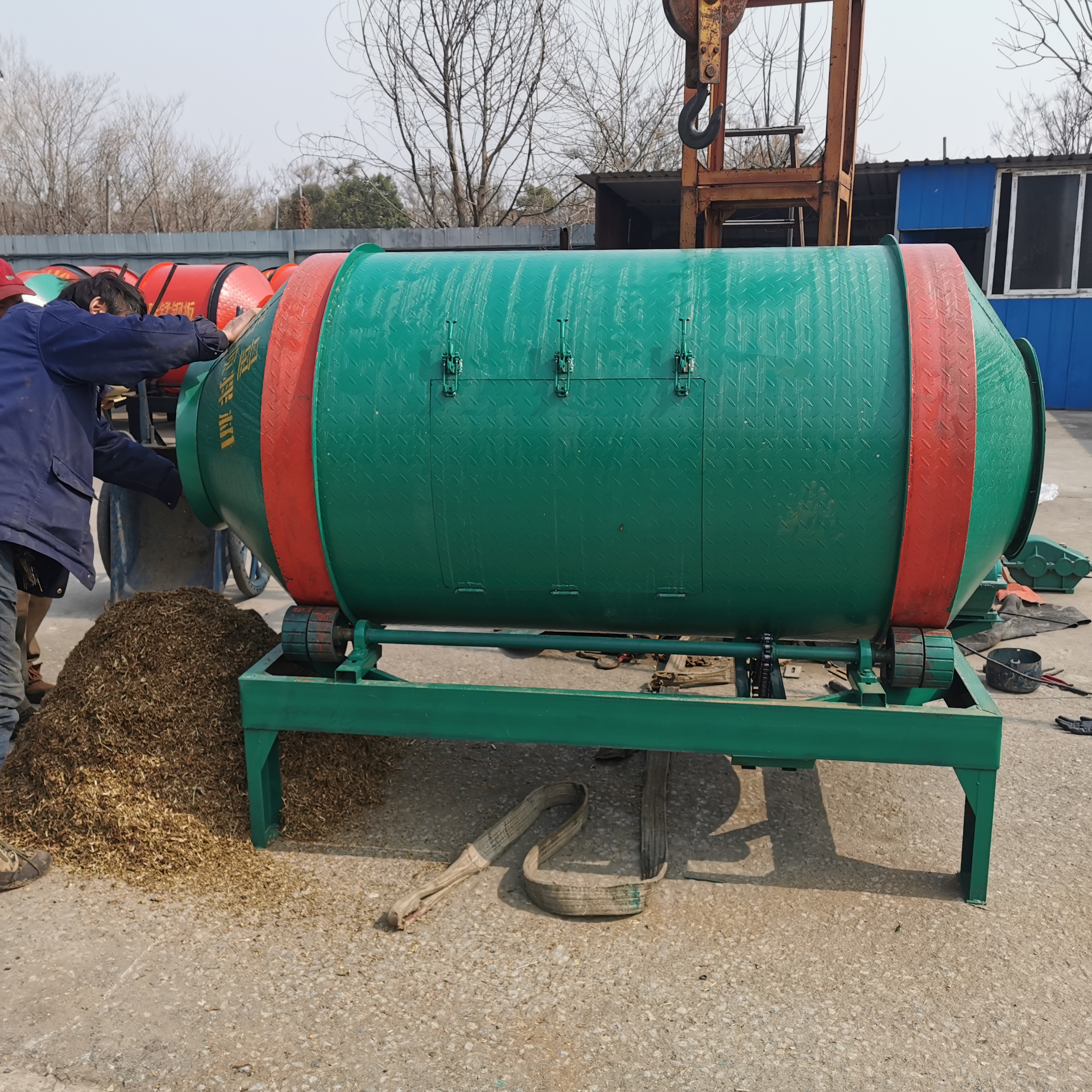 小型青草料攪拌罐 牛羊牧草干濕料攪拌機 2立方臥式養(yǎng)殖拌料機