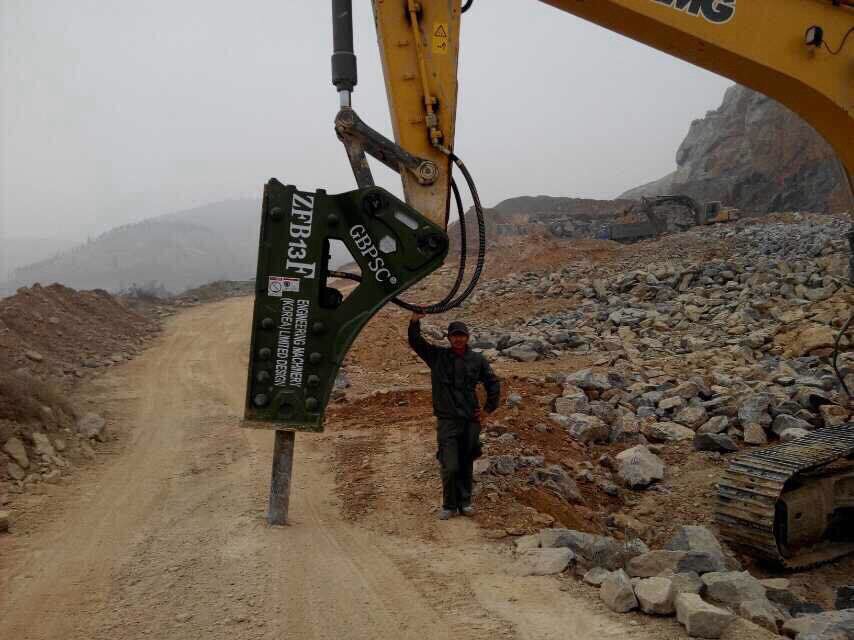 供應(yīng)牡丹江液壓破碎錘釬桿直徑165毫米ZFB13F 破碎錘配件廠家* 質(zhì)量好