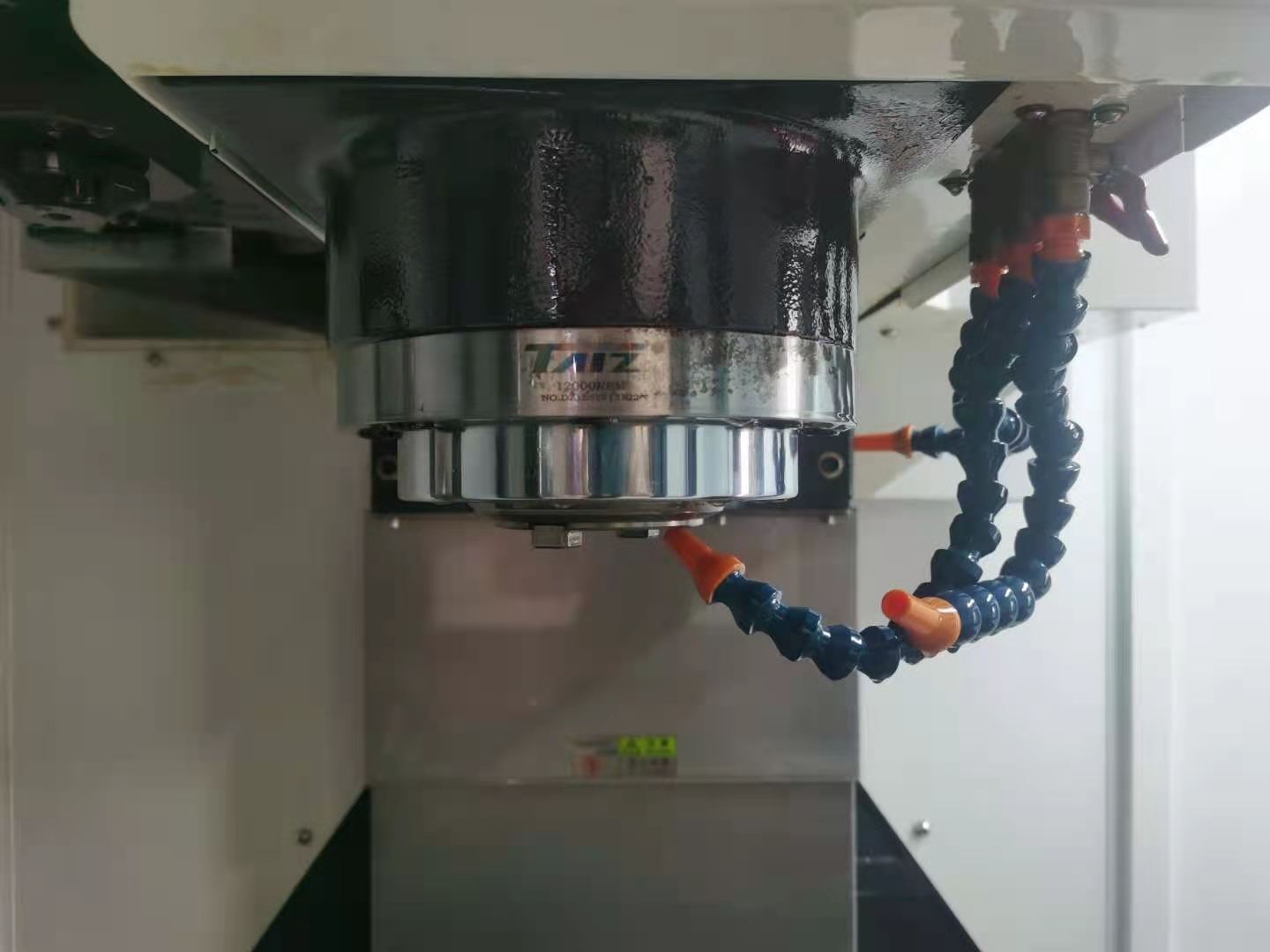 臺征1060加工中心，三菱M80系統(tǒng)，12000轉。