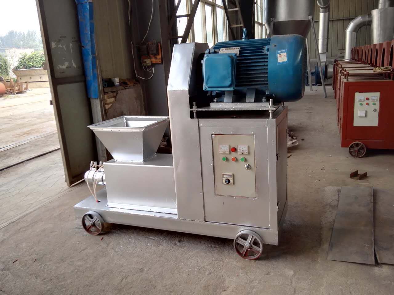 機(jī)制 木炭機(jī)生產(chǎn)的木炭有什么不同 機(jī)制木炭機(jī)生產(chǎn)的木炭有什么不同   機(jī)制木炭機(jī)價(jià)格  機(jī)制木炭機(jī)廠家