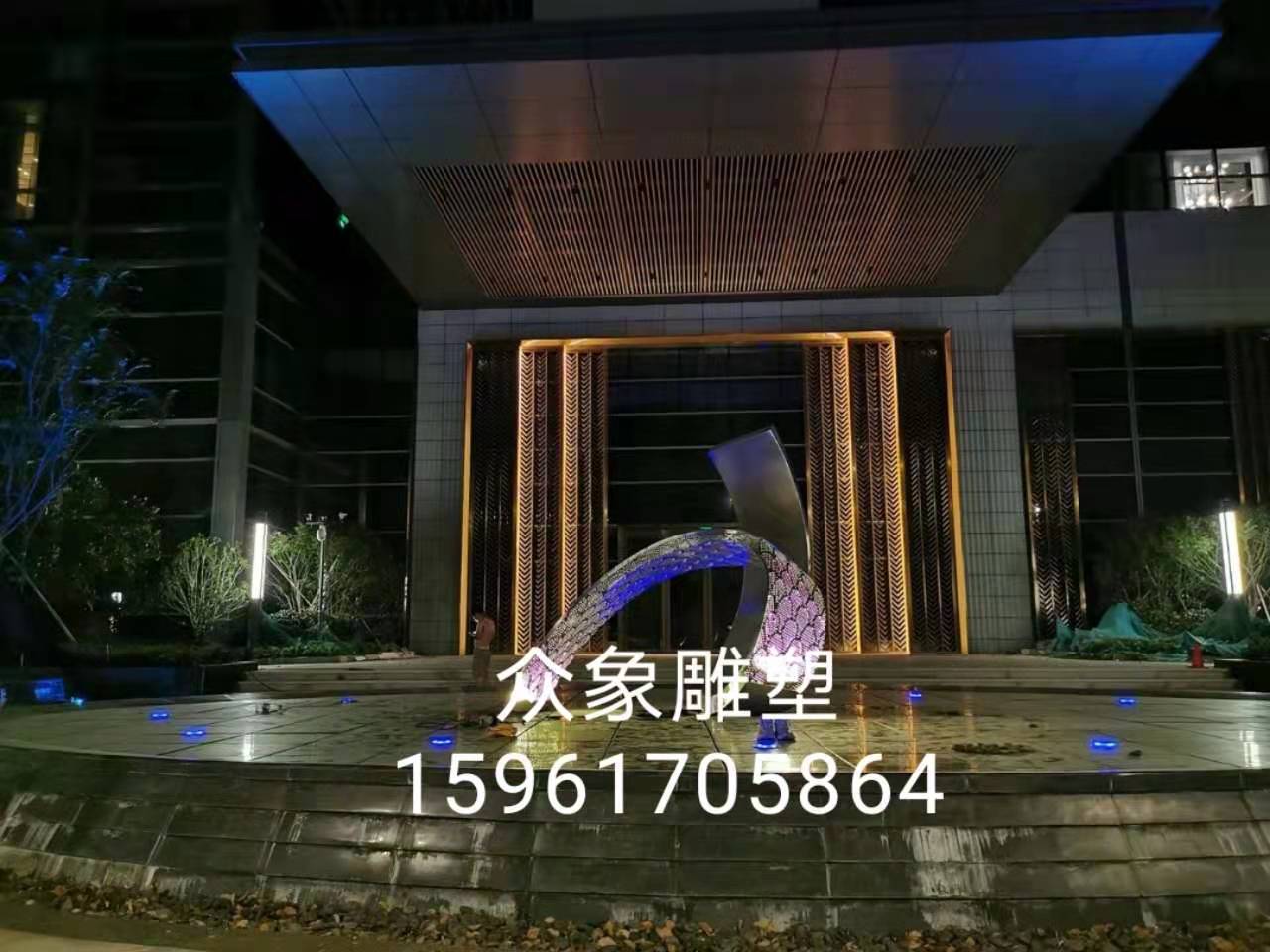 酒店門口雕塑