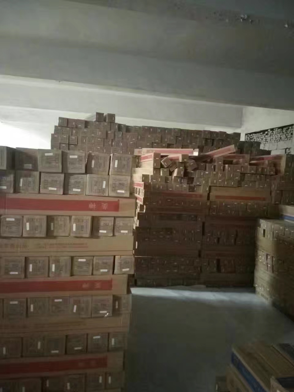 供應(yīng)臨沂廣告材料批發(fā)臨沂寫真材料批發(fā)背膠PP紙批發(fā)現(xiàn)貨充足