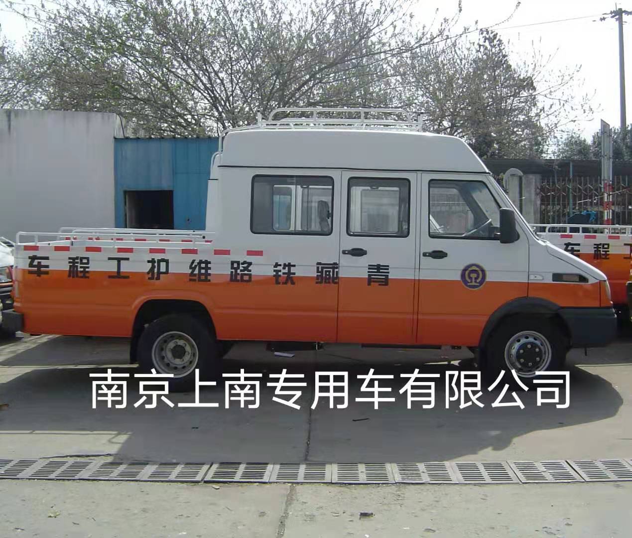依維柯得意工程車三排高頂