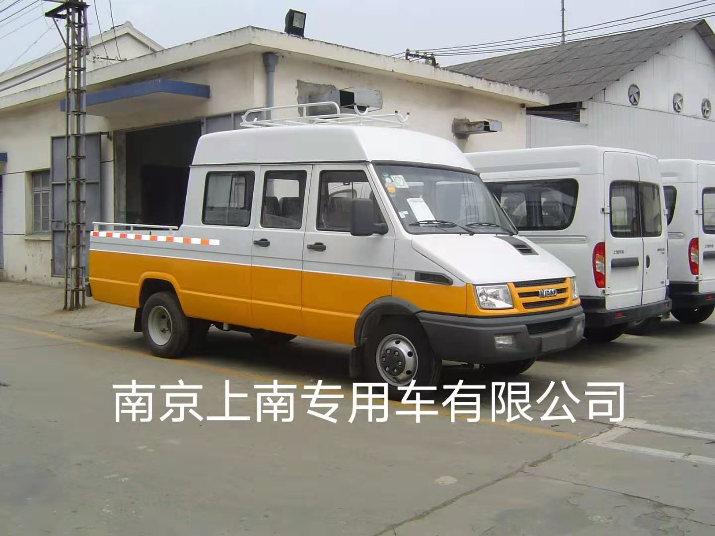 依維柯得意工程車三排高頂