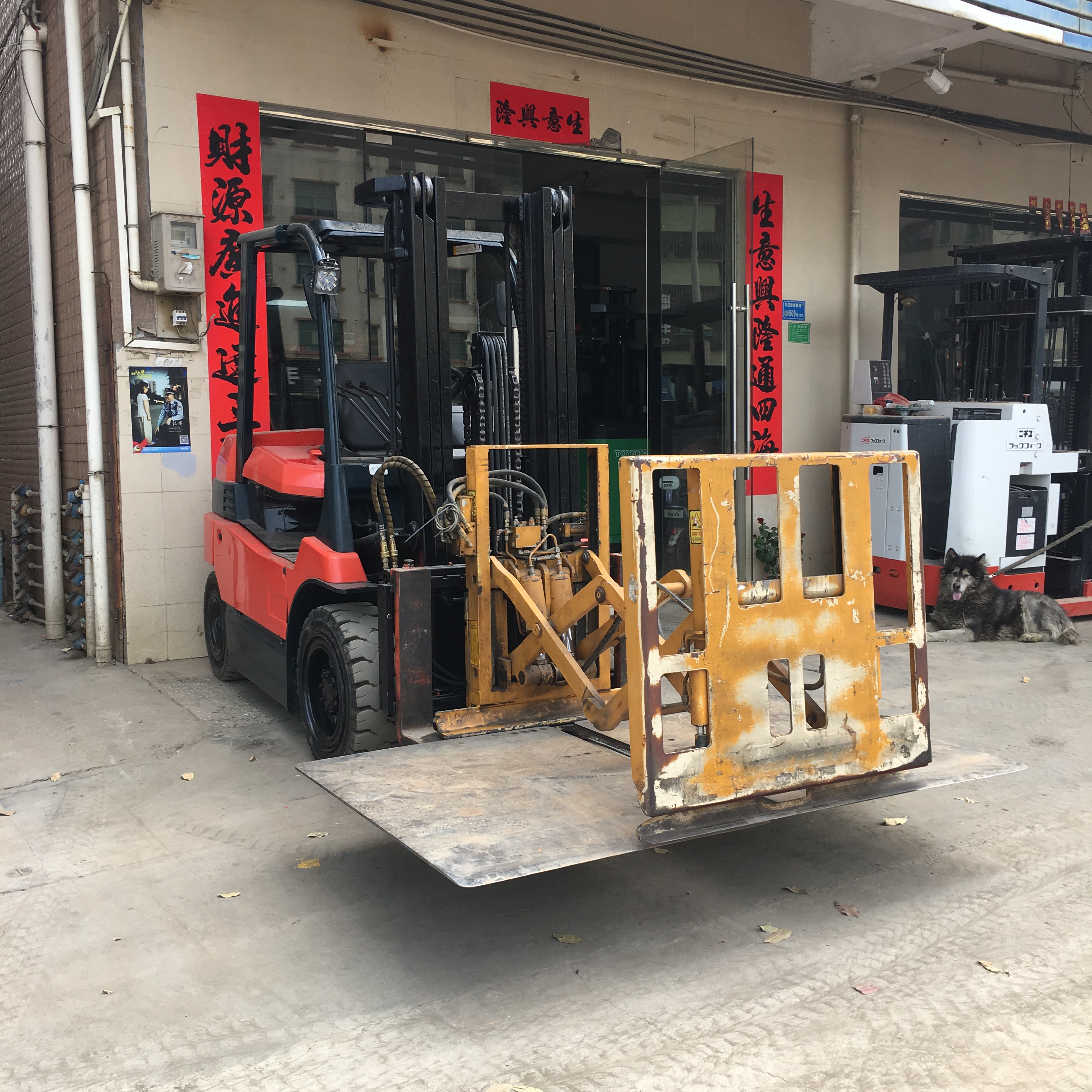 豐田電動叉車配卡斯卡特推拉器出租