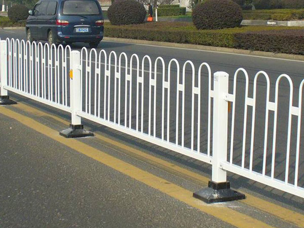 道路護(hù)欄價(jià)格  道路護(hù)欄廠家報(bào)價(jià)