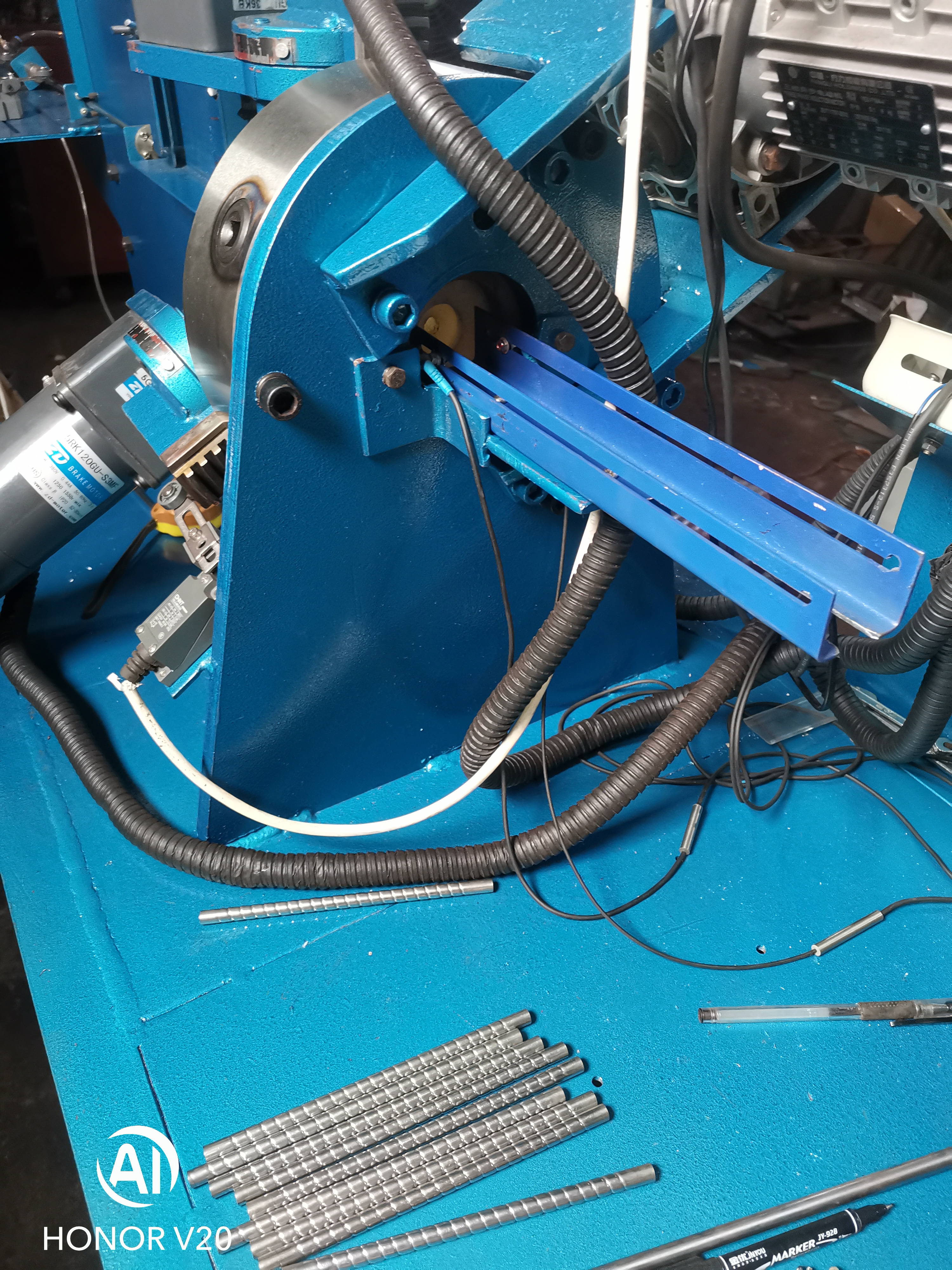 螺紋管機(jī)床  廠家銷螺紋管機(jī)床（換熱管加工） 螺紋管 螺紋管機(jī)器