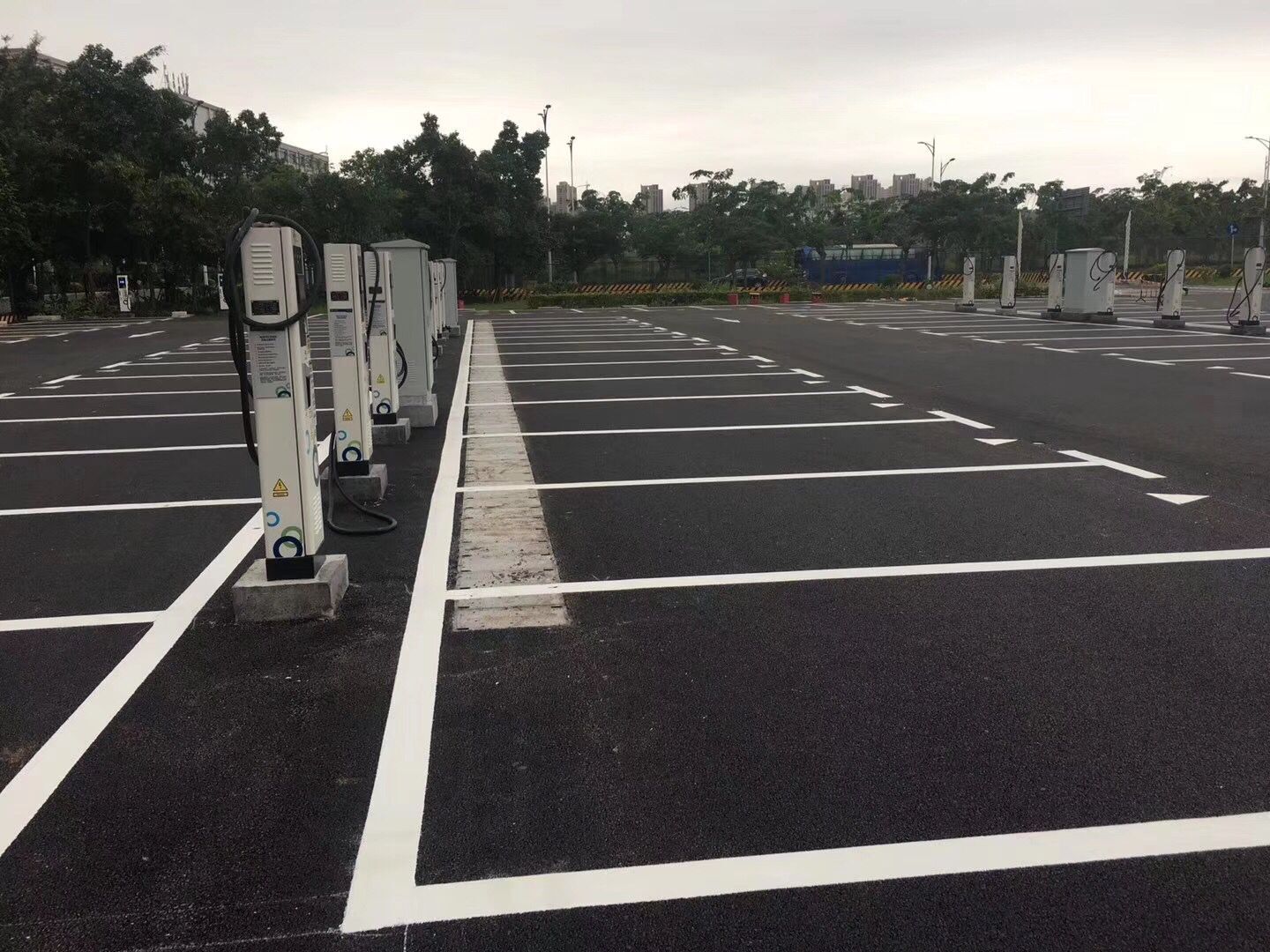 深圳熱熔劃線 車位劃線 消防通道劃線 斑馬線 十年施工廠家