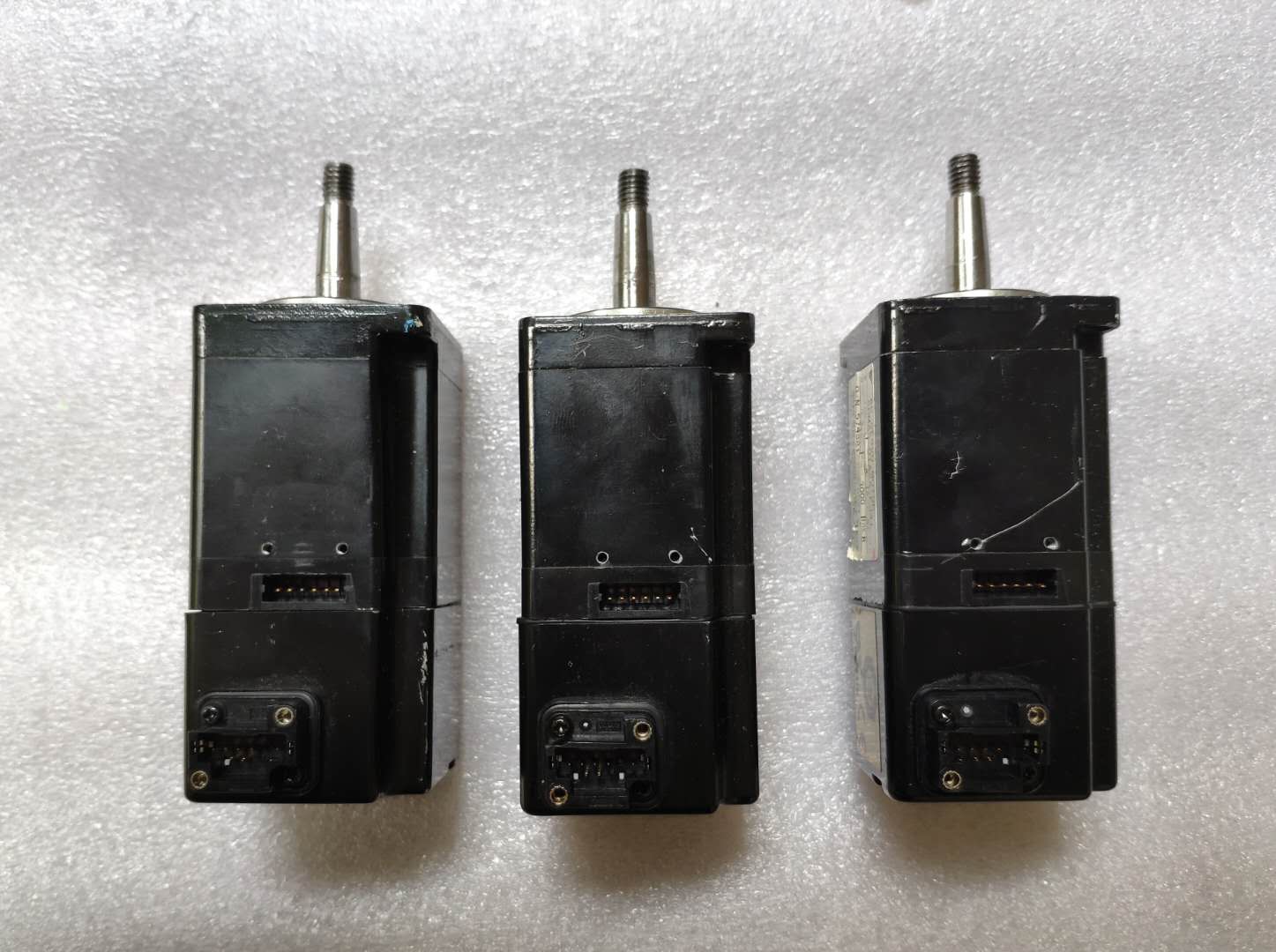 深圳維修安川伺服馬達(dá)SGMAS-08A2A2C-Y2貼片機(jī)用伺服電機(jī)