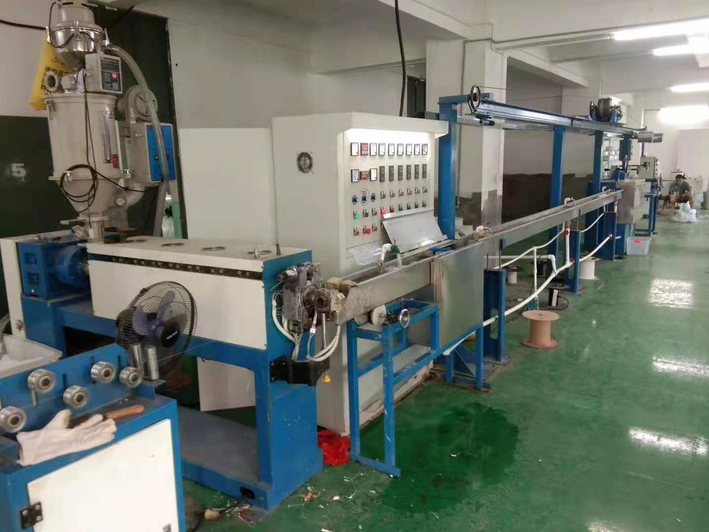 70 PVC線擠出機(jī)護(hù)套線纜押出機(jī)設(shè)備