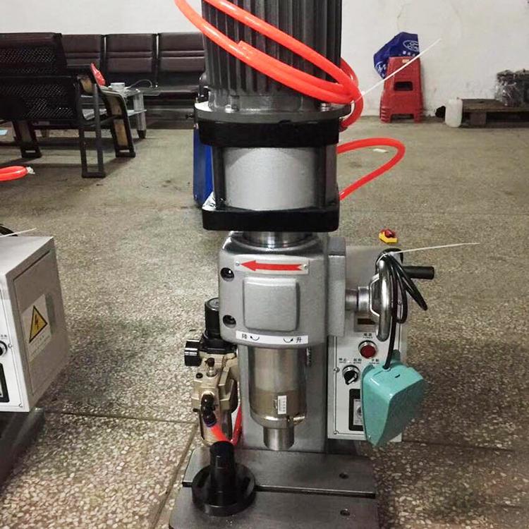 中型旋鉚機(jī)定制_氣壓旋鉚機(jī)供應(yīng)商