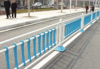 道路護(hù)欄哪家好 城市護(hù)欄供應(yīng)商