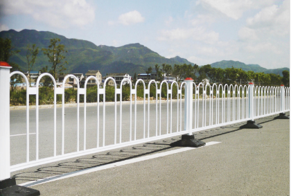 道路護(hù)欄哪家好 城市護(hù)欄供應(yīng)商