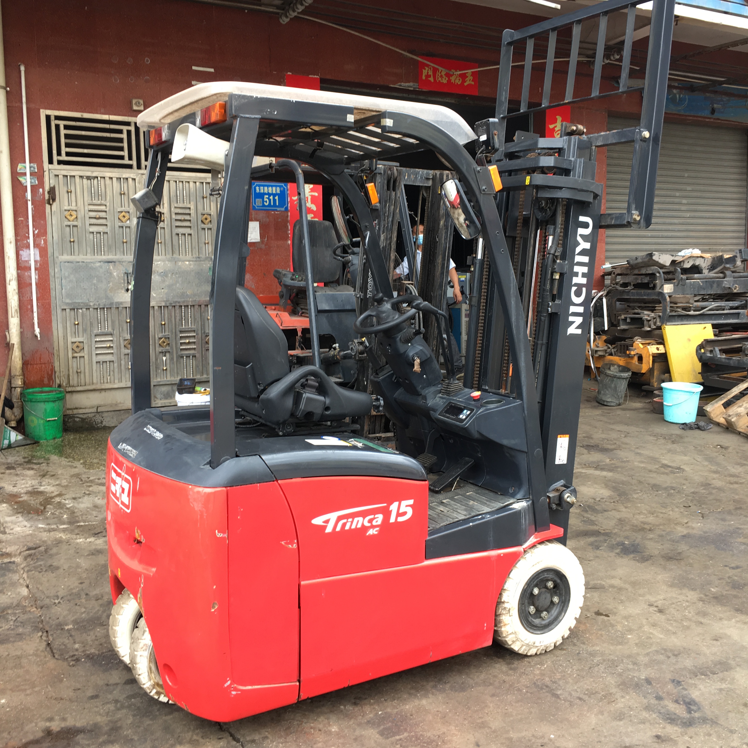 二手進(jìn)口 1.5噸NICHIYU電動(dòng)叉車(chē)三支點(diǎn)平衡重式電叉車(chē)