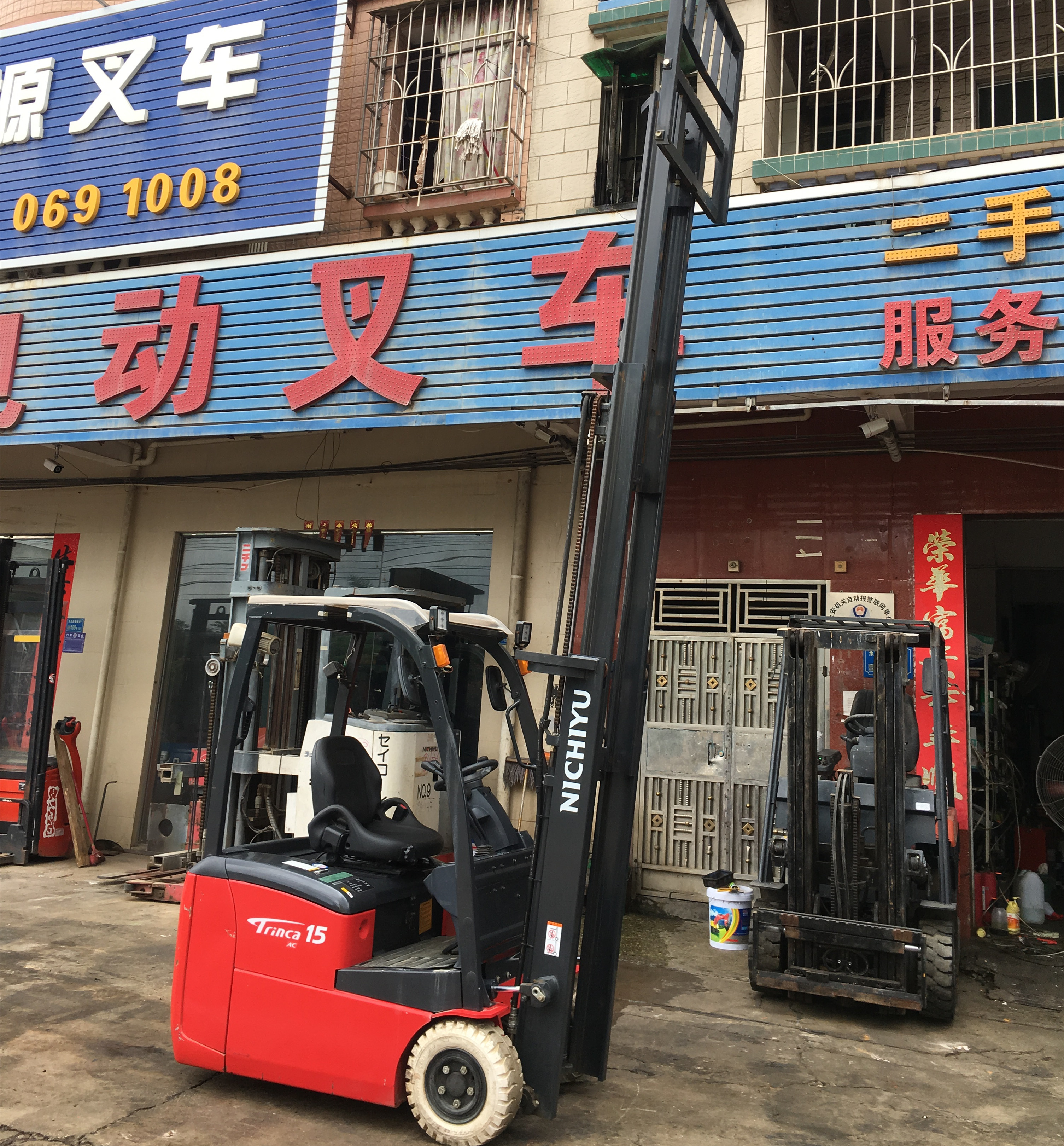 二手進(jìn)口 1.5噸NICHIYU電動(dòng)叉車(chē)三支點(diǎn)平衡重式電叉車(chē)