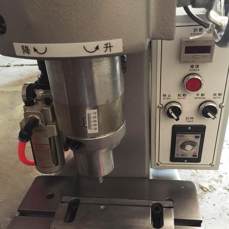 中型旋鉚機(jī)訂制_震動(dòng)盤旋鉚機(jī)直銷