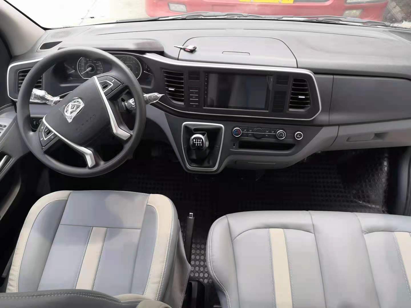 V80長軸高頂B型房車  大通V80B型報(bào)價(jià)  國六 自動(dòng)擋房車
