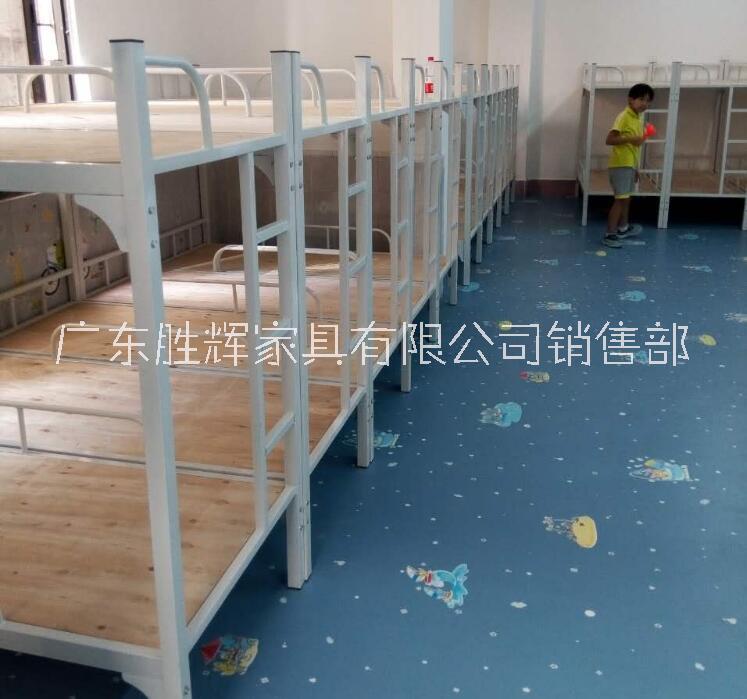 東莞單人上下床員工鐵床圖片及價(jià)格康勝供應(yīng)員工宿舍雙層鐵床
