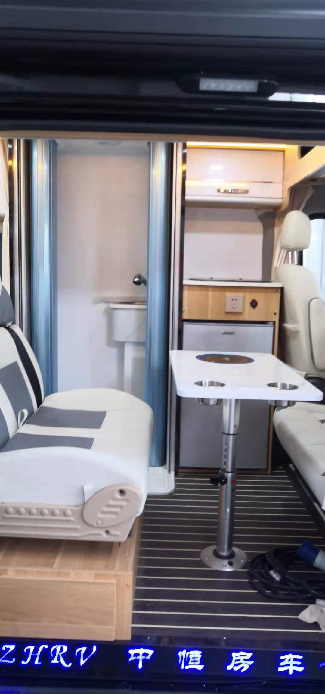 大通V80B型房車  房車生產(chǎn)廠家  V80B型房車報(bào)價(jià)  自動(dòng)擋B型房車