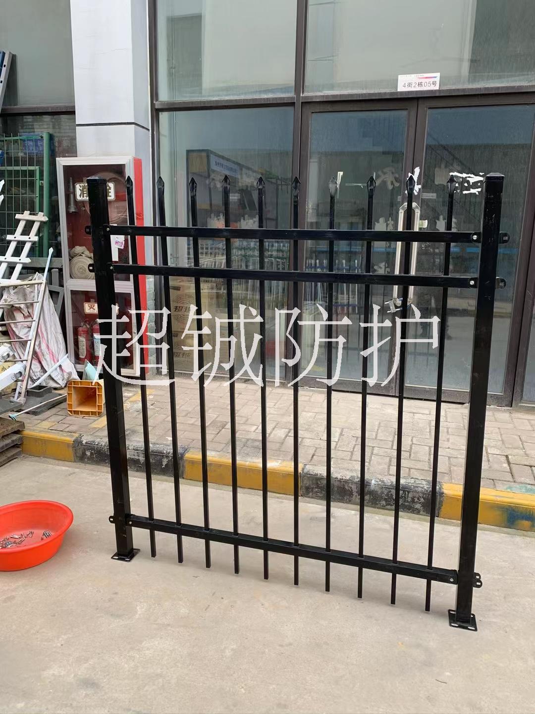 鋅鋼護(hù)欄鋅鋼圍墻柵欄廠家圍墻欄桿圍墻護(hù)欄廠家 廠區(qū)圍欄學(xué)校院墻