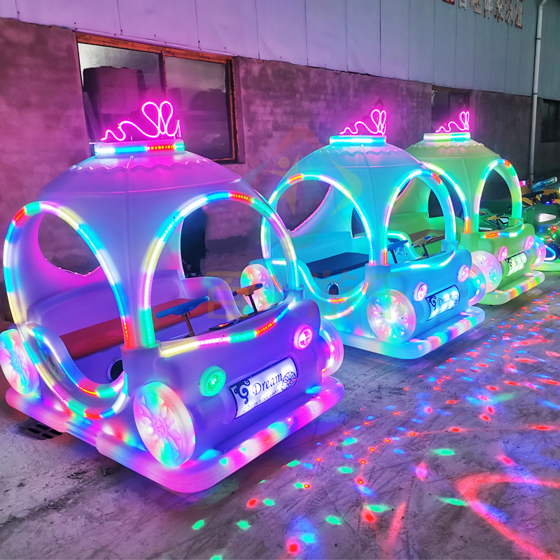六盤水市戶外經(jīng)營兒童電動碰碰車發(fā)光雙人碰碰車生意好