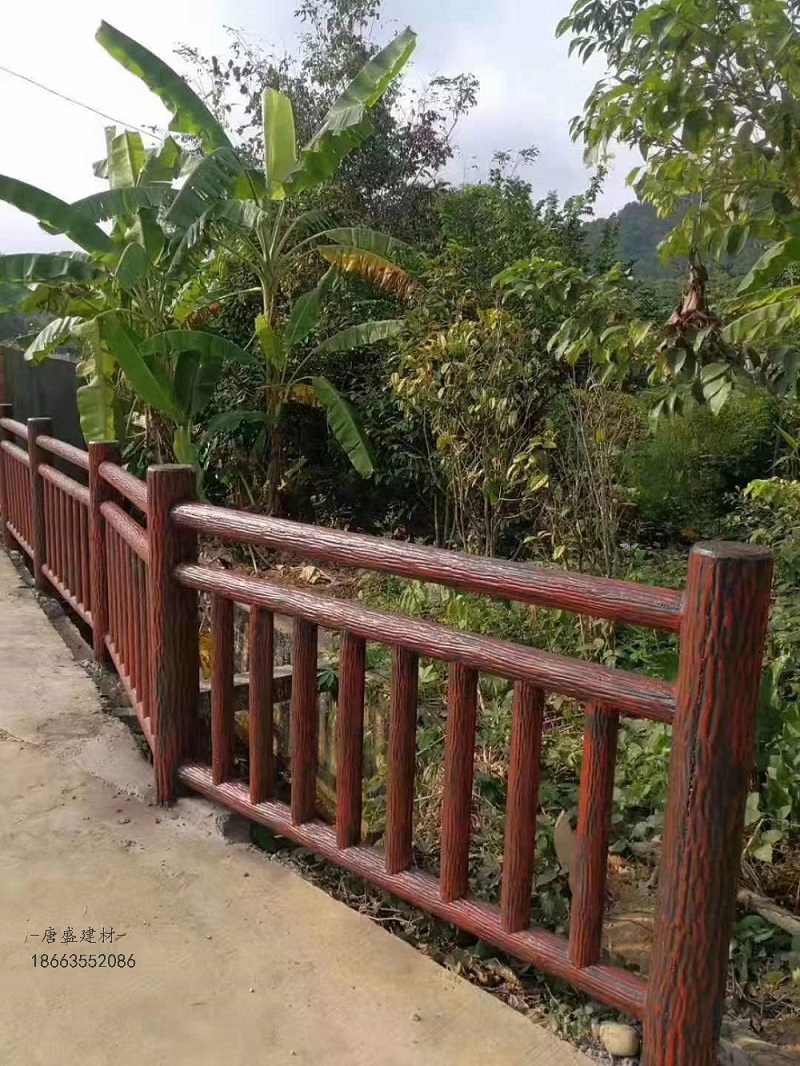 仿樹(shù)皮梯形護(hù)欄 景觀河道欄桿樹(shù)皮色防護(hù)欄桿