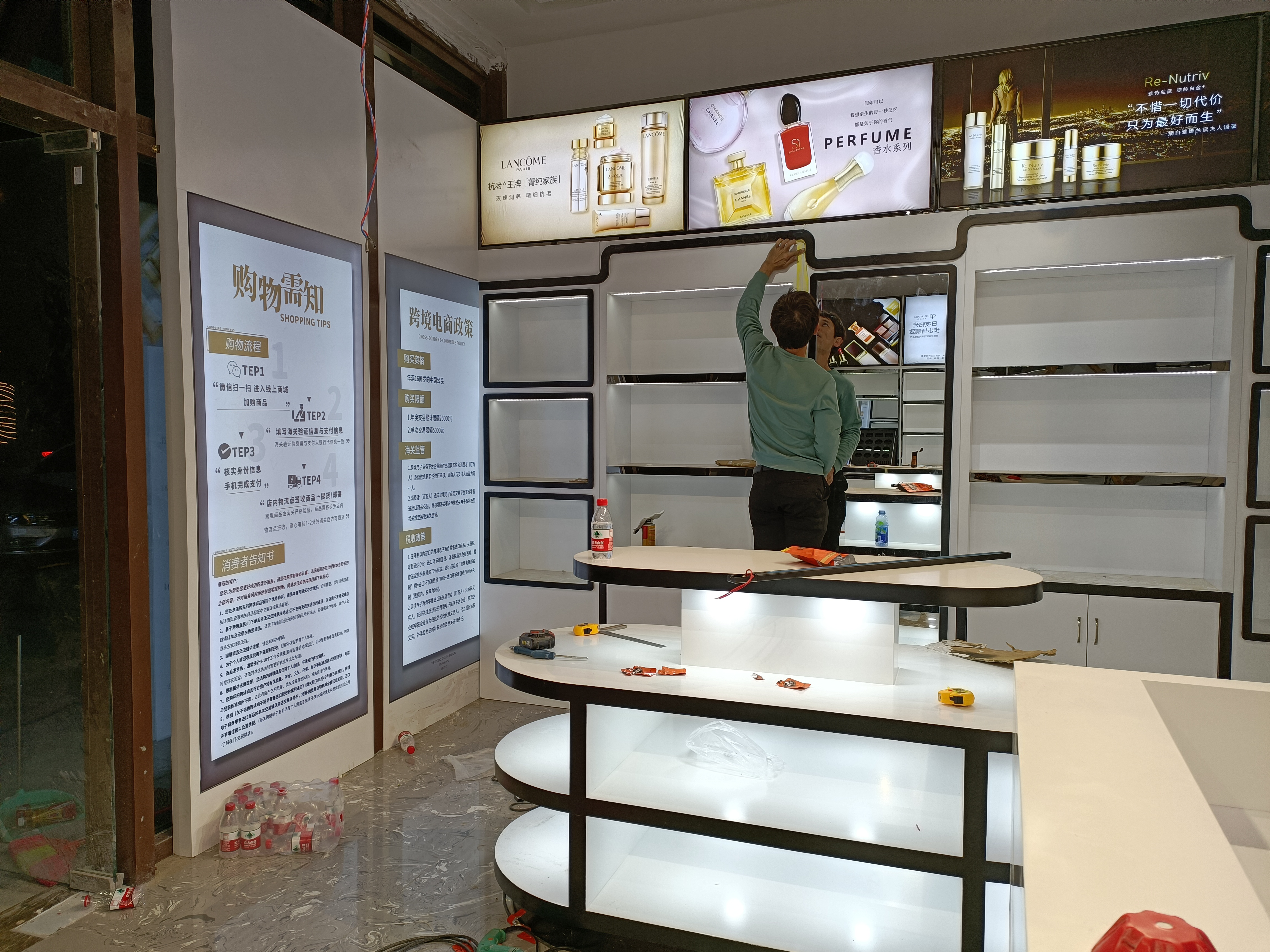 海南化妝品柜定做化妝品展柜廠