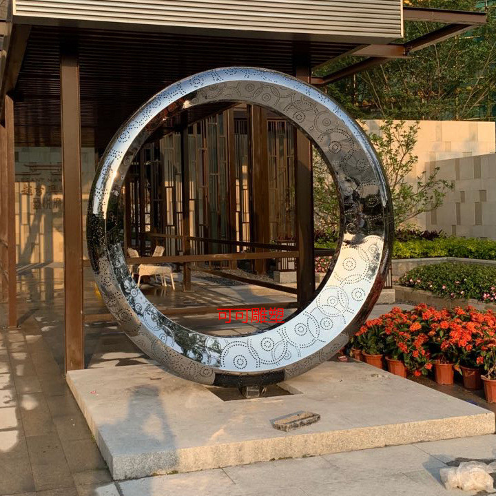 鏡面圓環(huán)不銹鋼樹干景觀藝術(shù)雕塑_藝術(shù)不銹鋼抽象雕塑_定制304金屬圓圈雕塑景觀擺件