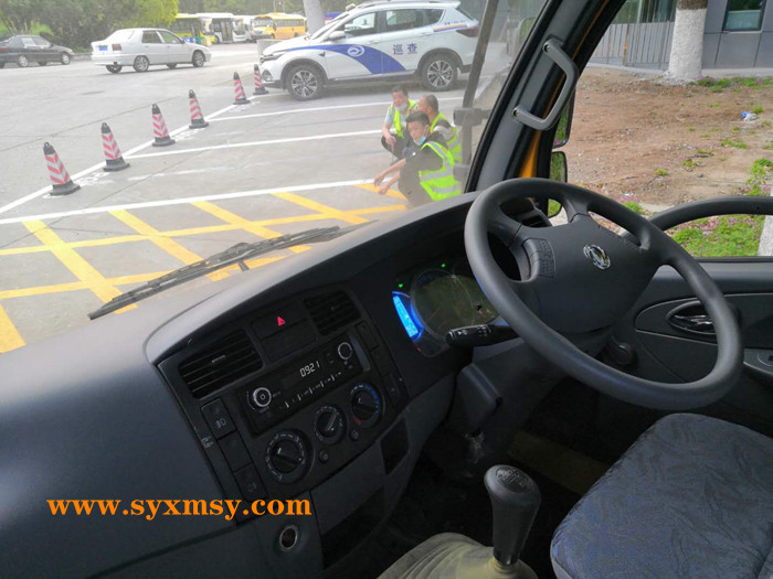 東風(fēng)輕型右舵載貨車