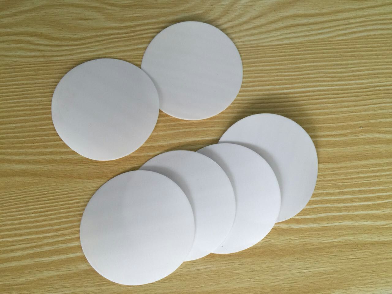 PE瓶蓋墊片 低發(fā)泡PE瓶蓋墊片 復(fù)膜瓶蓋墊片 發(fā)泡墊片 白色墊片 瓶蓋墊片廠家