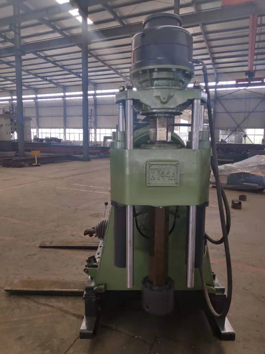 XY-44A轉(zhuǎn)盤(pán)式巖心鉆機(jī) 千米巖心勘探鉆機(jī) 深孔水井鉆機(jī)
