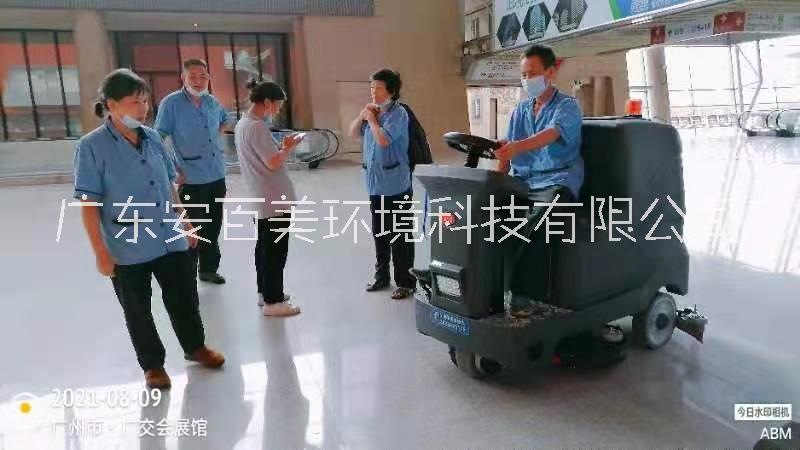 駕駛式洗地機(jī) 廣東洗地機(jī) 電動(dòng)洗地機(jī) 電瓶洗地機(jī)