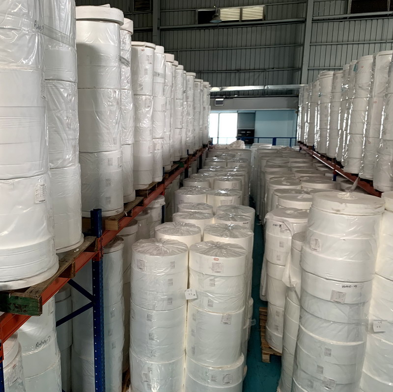 廣州熔噴布料批發(fā)定 廣州熔噴布料批發(fā)定制民用醫(yī)用級25克一次性口包濾材PFE95熔噴無紡布制民用醫(yī)用級