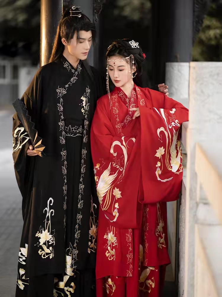 禮服、維密花仙子，杜家班納華服，