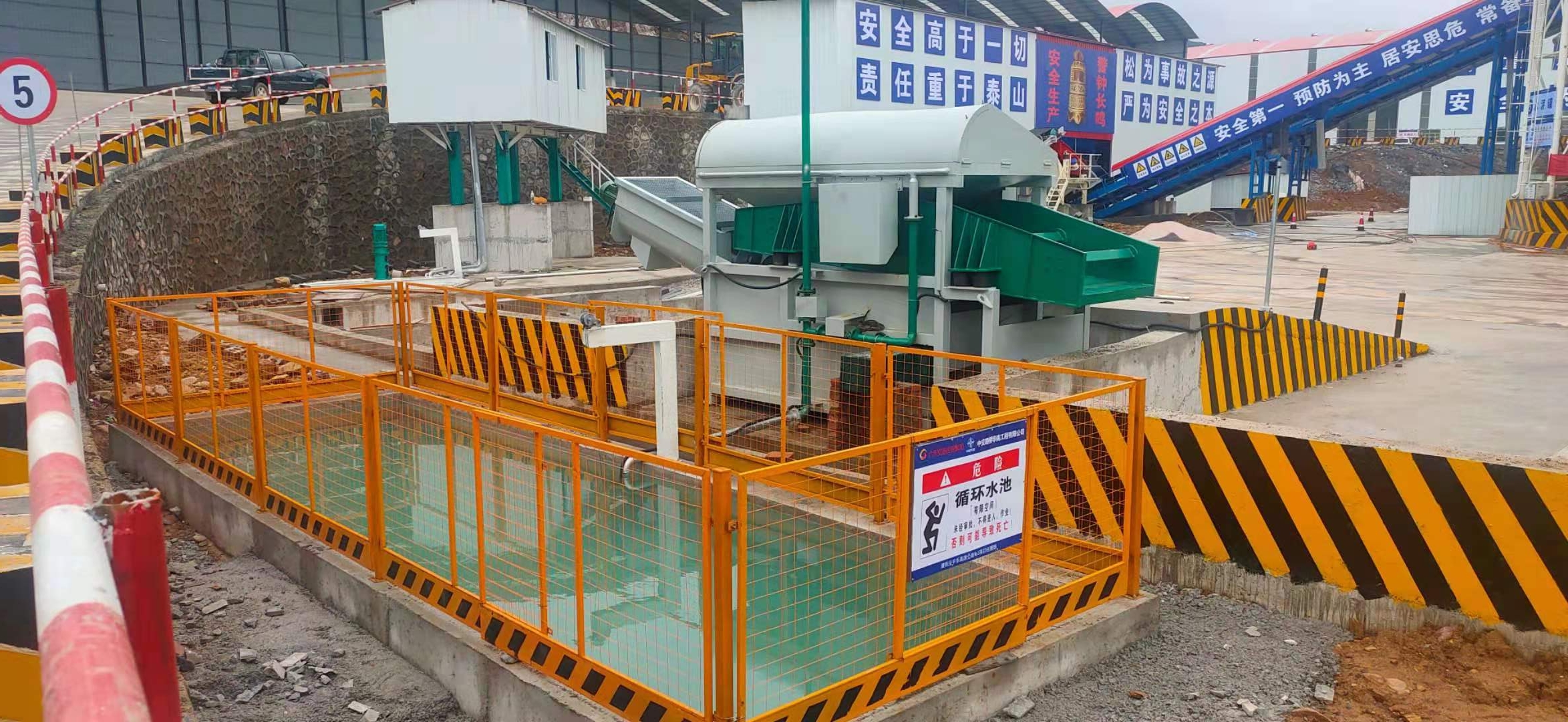 山東泰安廠家供應(yīng)振動(dòng)式砂石分離機(jī) 直線振動(dòng)篩
