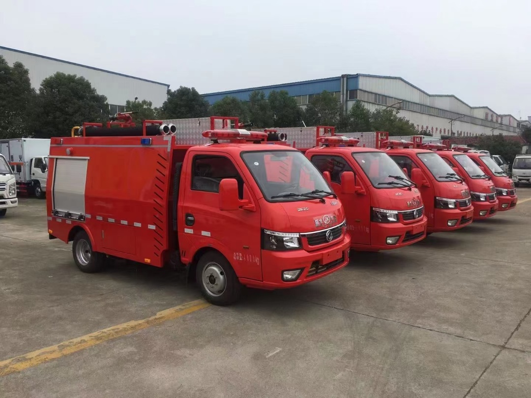 東風途逸水罐消防車1噸