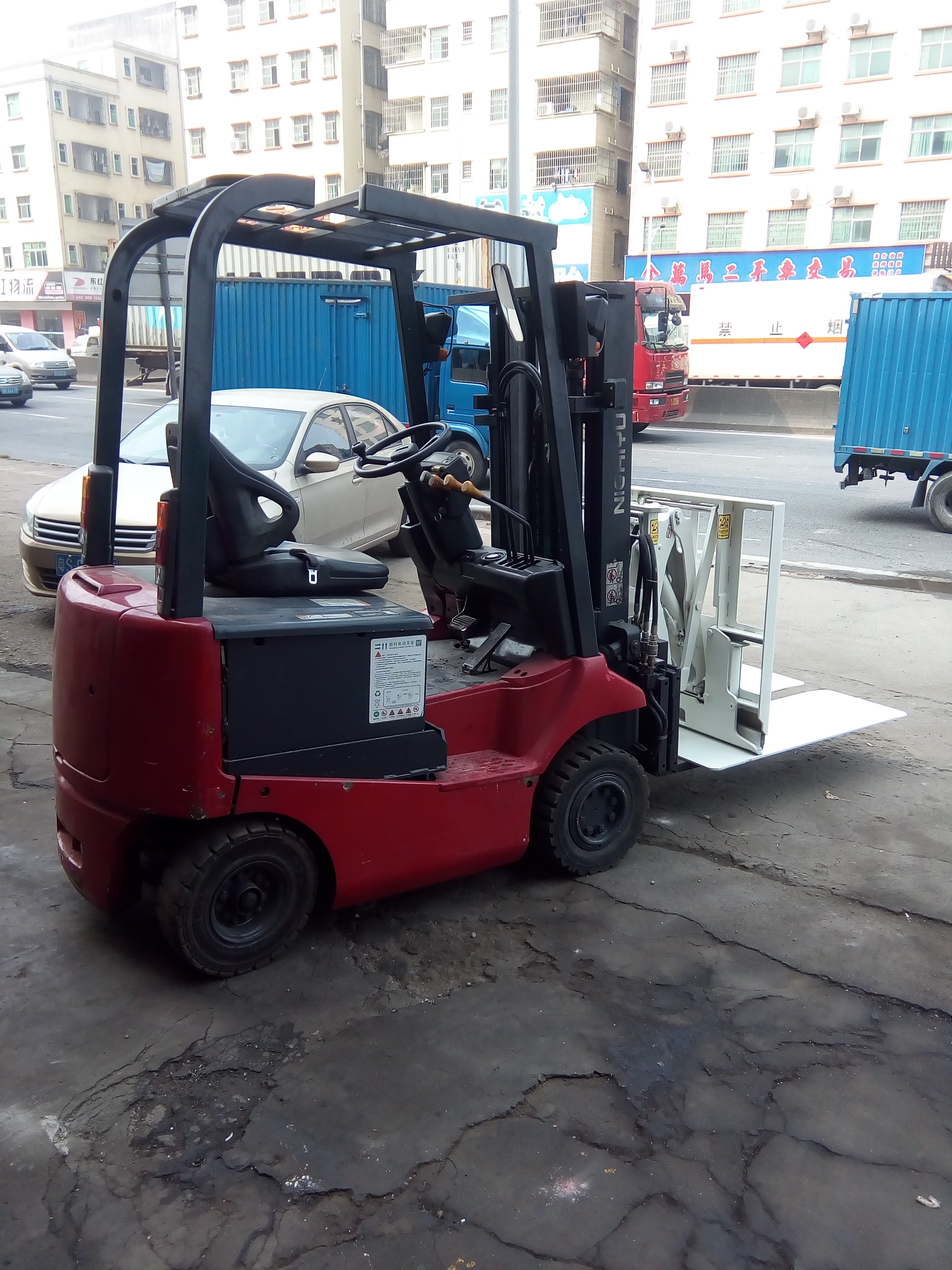 電動(dòng)叉車配推拉器出租出售