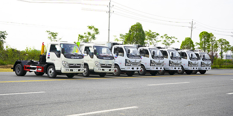 供應(yīng)環(huán)衛(wèi)大型勾臂式垃圾車 多功能垃圾清運(yùn)車 性能好 價格實(shí)惠 勾臂式垃圾車制造廠