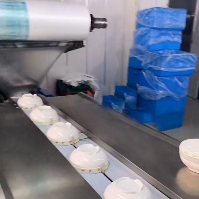 牛肉面碗包裝機(jī)西北牛大碗包裝機(jī)