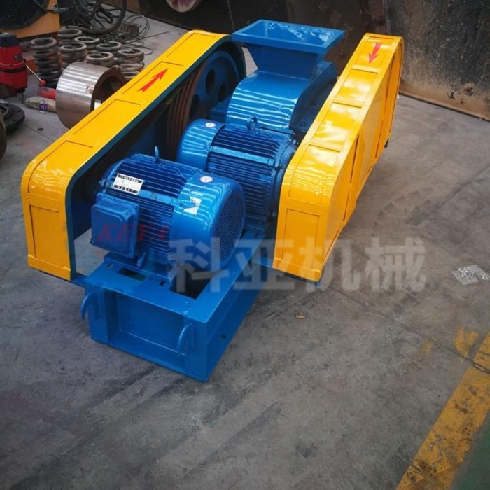 小型打砂機(jī)設(shè)備石灰石料對輥制砂機(jī)移動式河卵石砂石生產(chǎn)線全自動