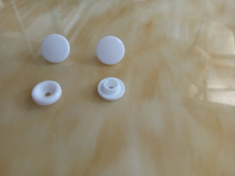 廠家生產(chǎn)環(huán)保T5塑料四合扣 樹脂扣批發(fā)