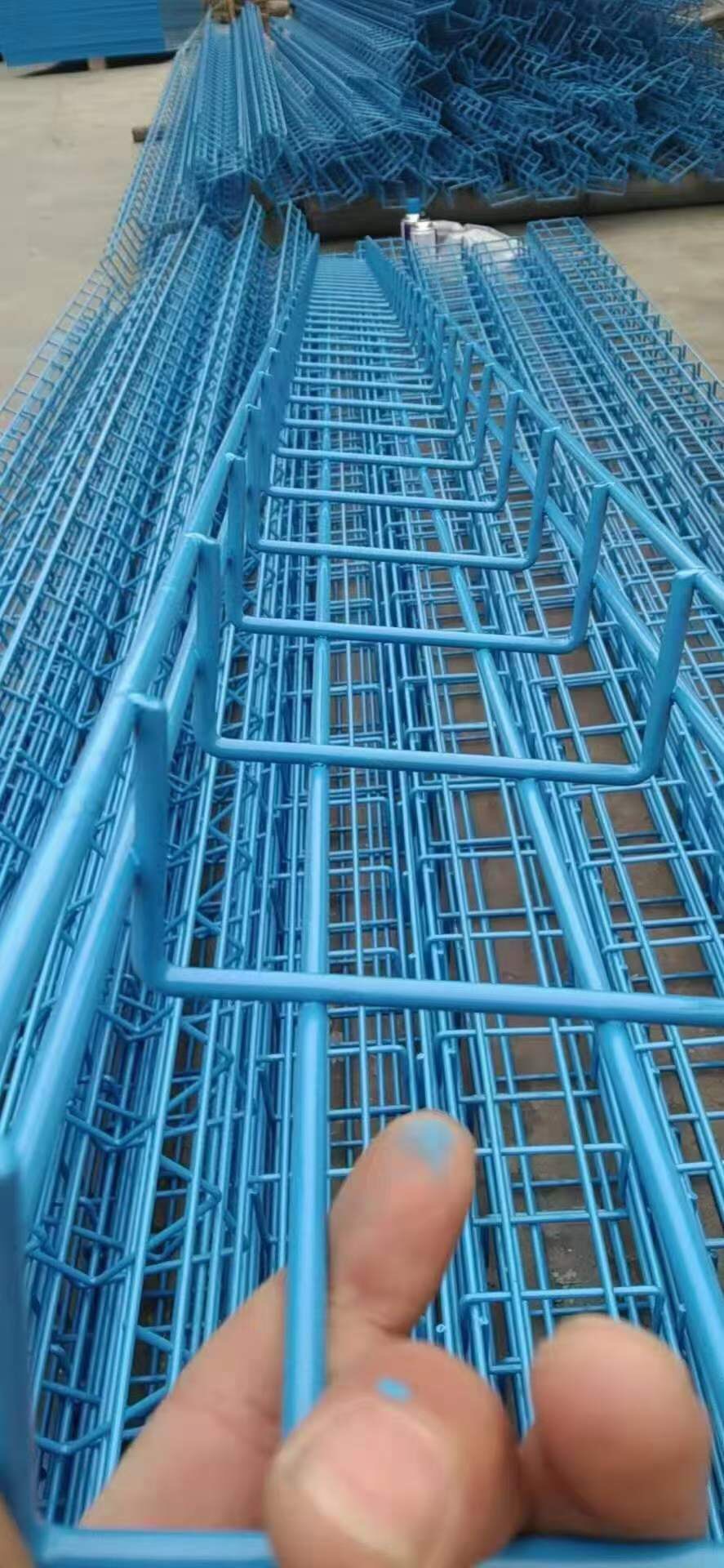 304不銹鋼網(wǎng)格橋架線槽 卡博菲式開(kāi)放橋架   網(wǎng)格橋架1