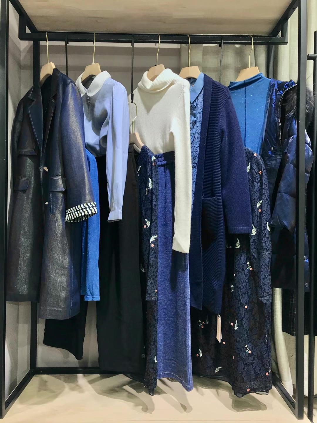 深圳品牌珞娜2021冬裝一折清倉正5品女裝尾貨走份批發(fā)