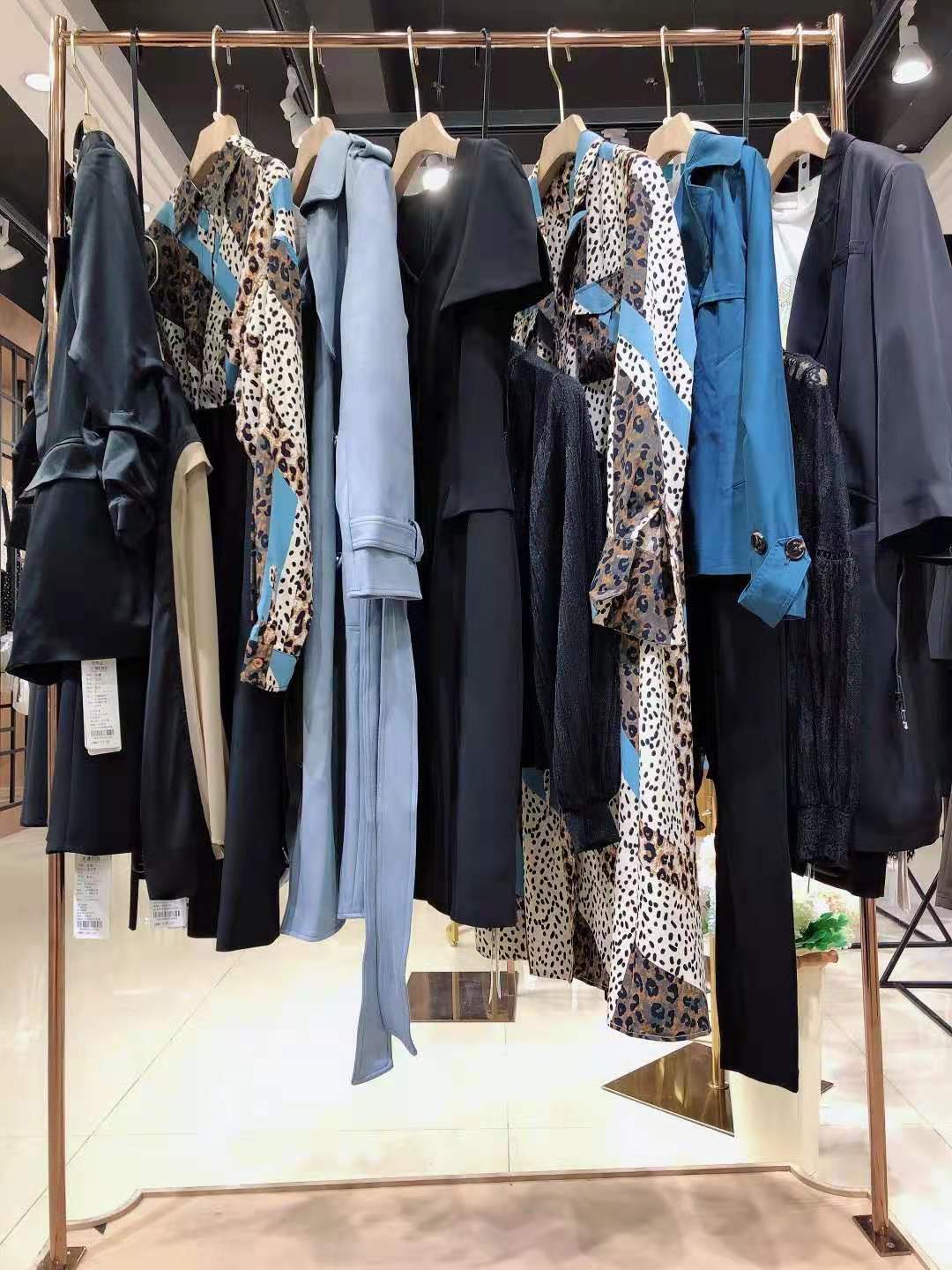 品牌ANOTHER ONE2021秋冬女裝折扣尾貨批發(fā)供應(yīng)商