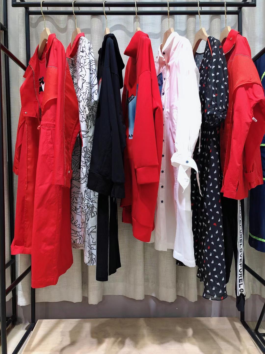 撿家子2021秋品牌折扣女裝直播實(shí)體店走份批發(fā)