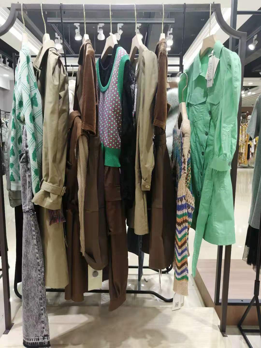 香港高 端品牌藝素國(guó)際2021秋冬女裝  折扣  貨源  尾貨  庫(kù)存  批發(fā)