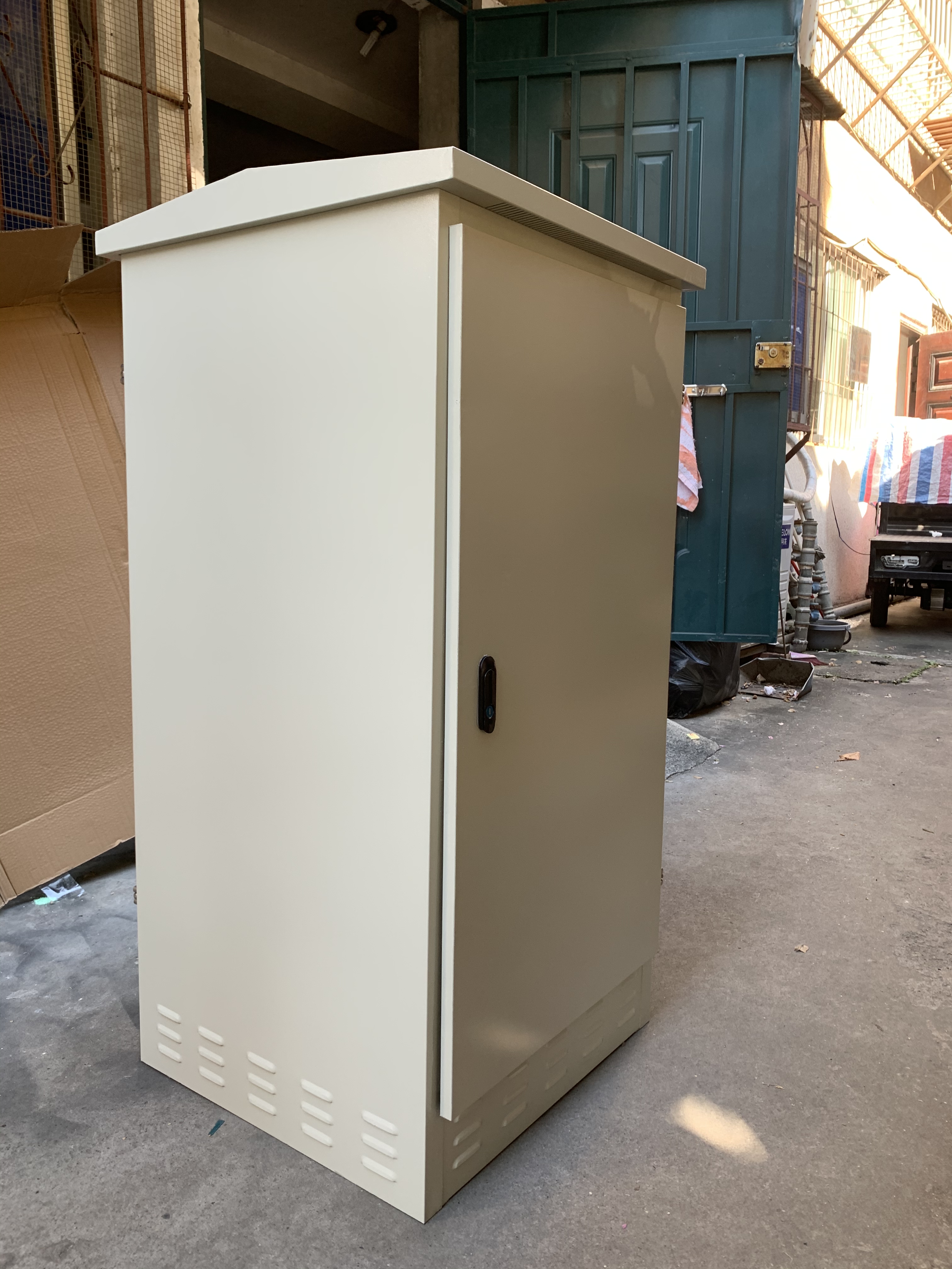 供應(yīng)廣西南寧1.2M室外防水機柜室外網(wǎng)絡(luò)機柜防水機柜