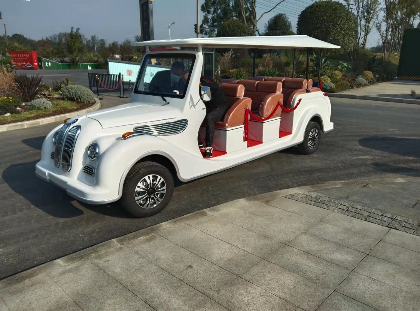 供應(yīng)重慶電動(dòng)看房車(chē) 重慶電動(dòng)老爺車(chē) 電動(dòng)觀光車(chē)