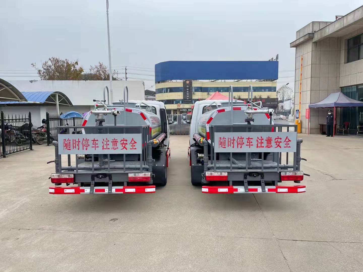 2.5方東風途逸灑水車報價-廠家-型號-市場報價【湖北博力汽車銷售有限公司】