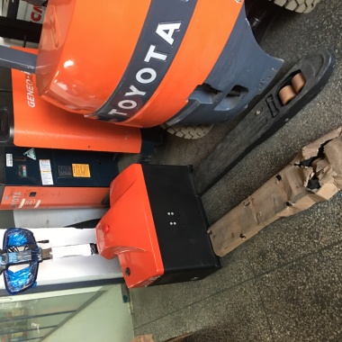 全新力達(dá)電動(dòng)托盤搬運(yùn)車出售 全新力達(dá)電動(dòng)托盤搬運(yùn)叉車出售